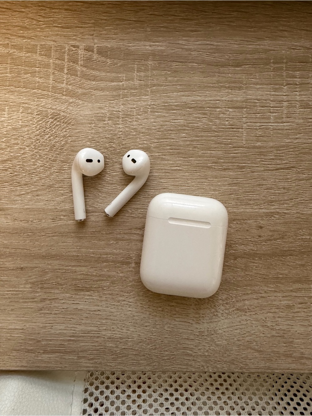 Apple AirPods Gen 2